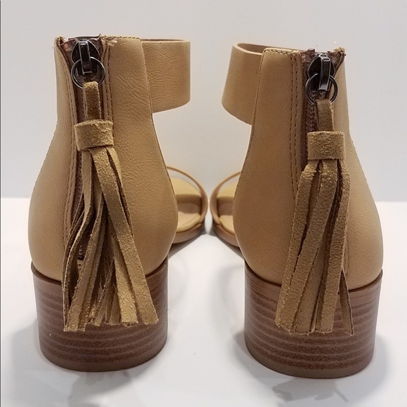 Closing closet sale New Tan sandals - Picture 3 of 4